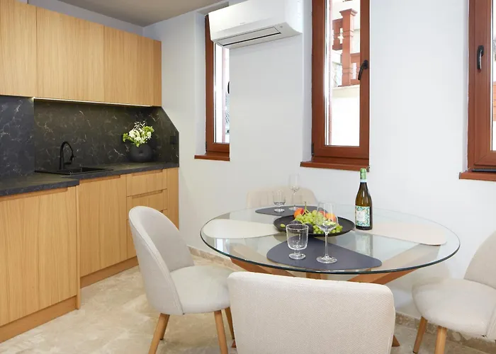 семеен ноа Хотел *