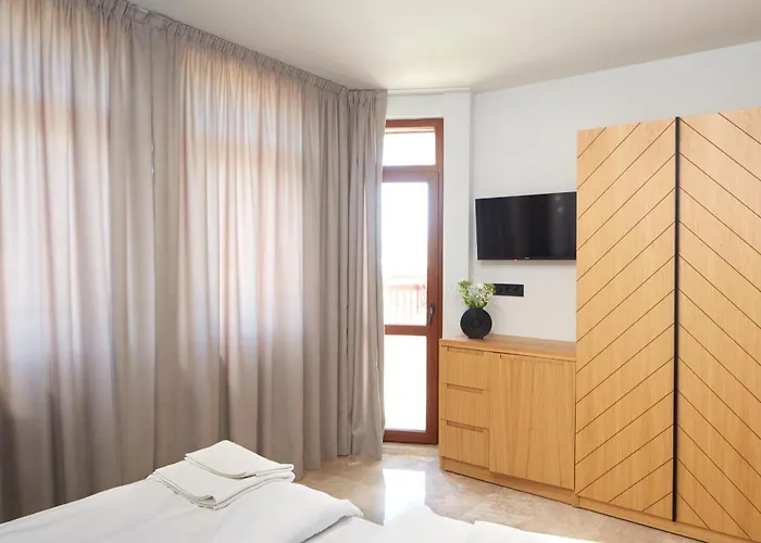 Хотел семеен ноа *